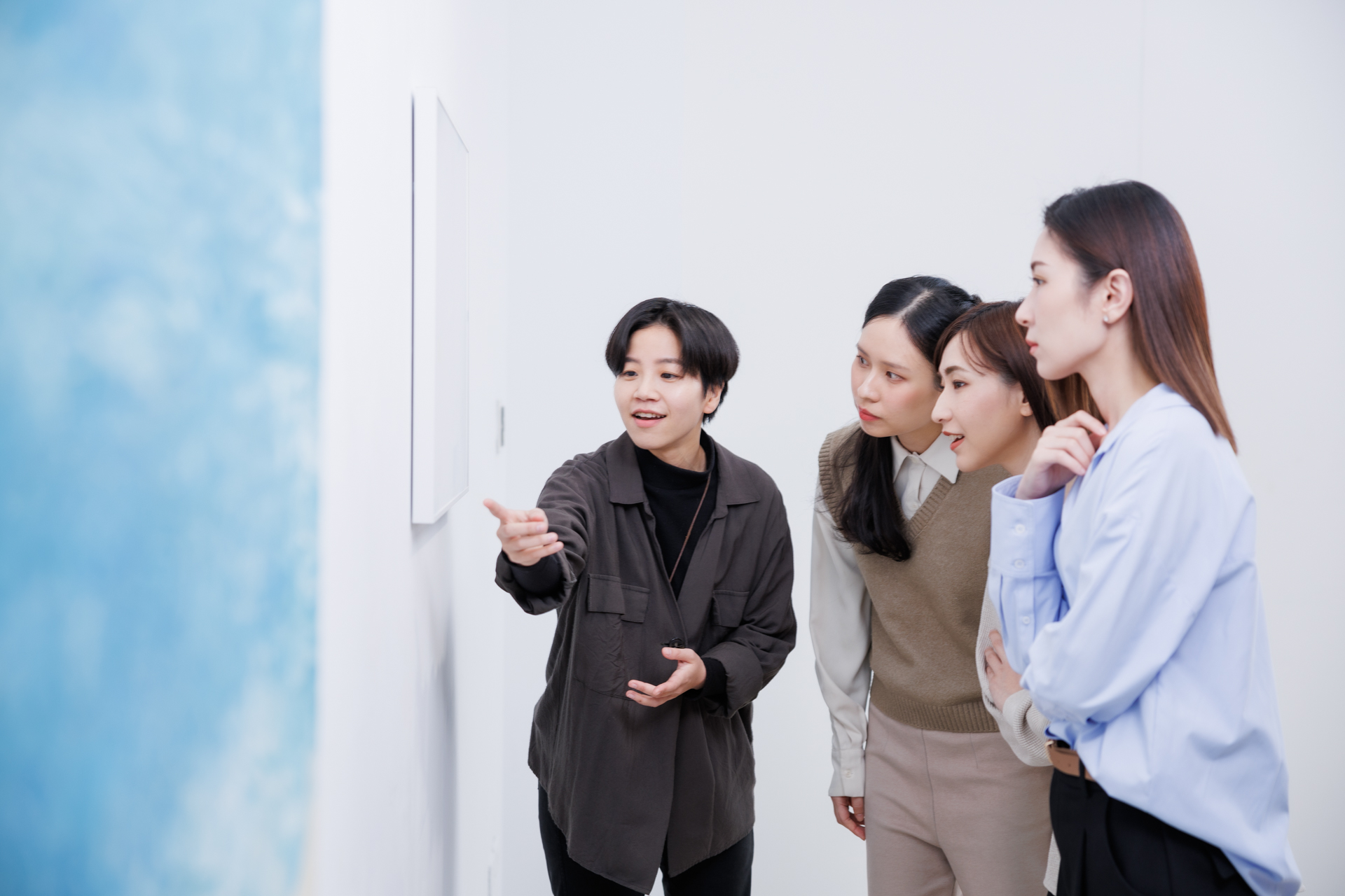 組織視為一個有機體，完整呈現從購藏到流通的專業服務鏈。